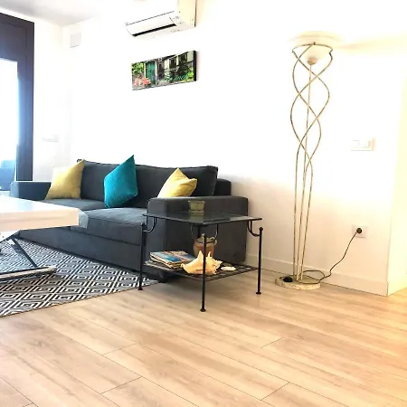 Bajo Apartment Roses