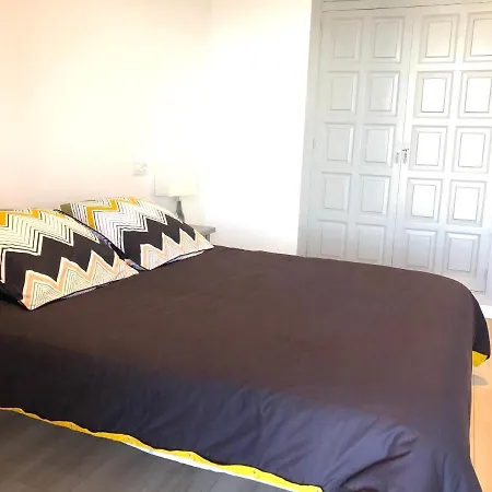 Bajo Apartment Roses